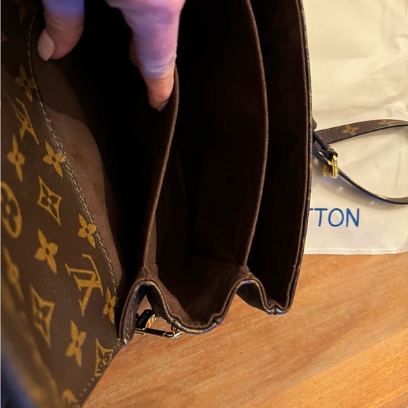 LOUIS VUITTON BAG CROSSOVER - Picture 8 of 11